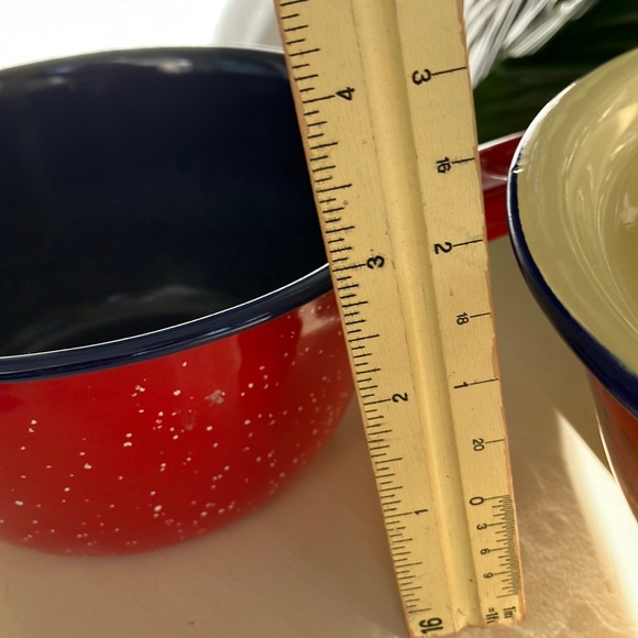 Enamelware Pot & Lid, And Red Speckled Saucepan - Picture 10 of 14